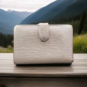 The Louis Vuitton Epi Porte Monnaie Billets Textured Dusty Purple Wallet